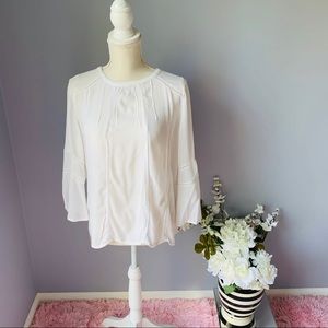 White chic and fresh blouse 💕size PS